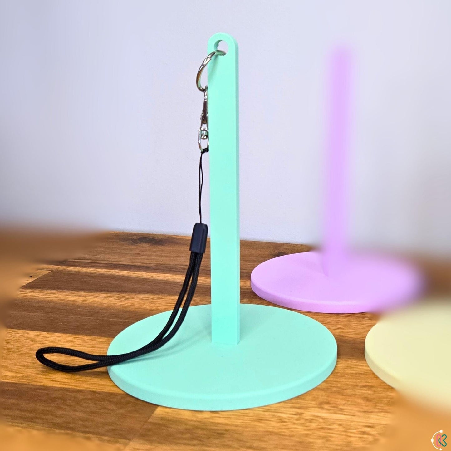 Rotating Yarn Hanger