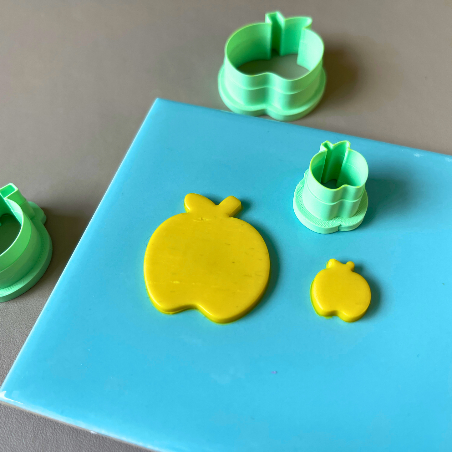 This is a 3D Print file for a Apple shaped cutter - perfect for all sorts of crafts like polymer clay, air dry clay, cookies, ceramics and more. Easy to print and use!