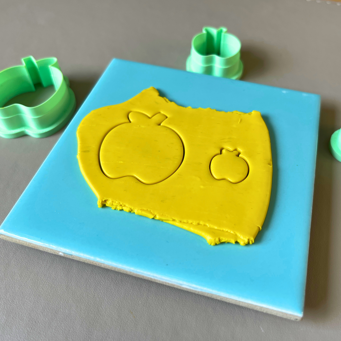 This is a 3D Print file for a Apple shaped cutter - perfect for all sorts of crafts like polymer clay, air dry clay, cookies, ceramics and more. Easy to print and use!