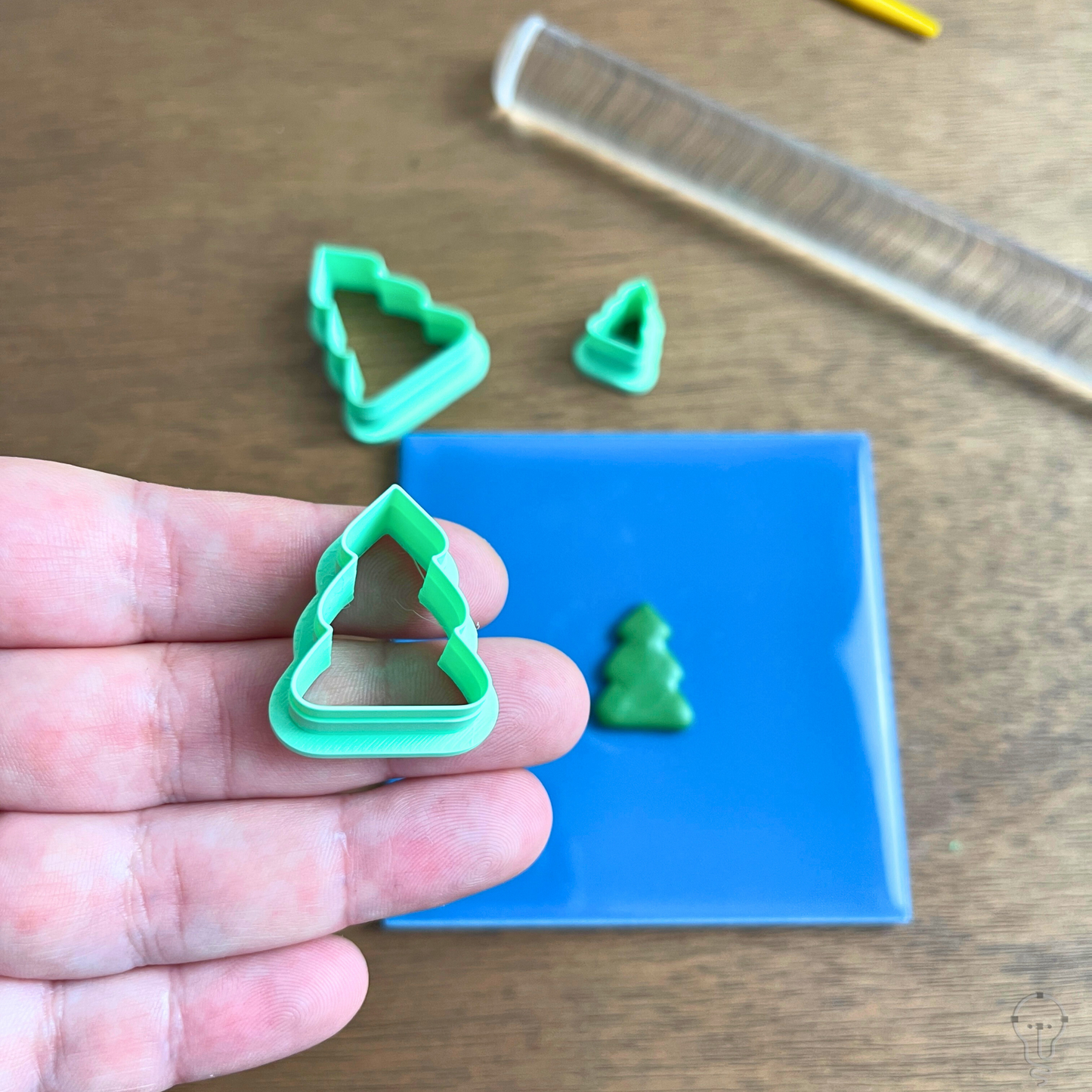 This is a 3D Print file for a Christmas Tree shaped cutter - perfect for all sorts of crafts like polymer clay, air dry clay, cookies, ceramics and more. Easy to print and use!