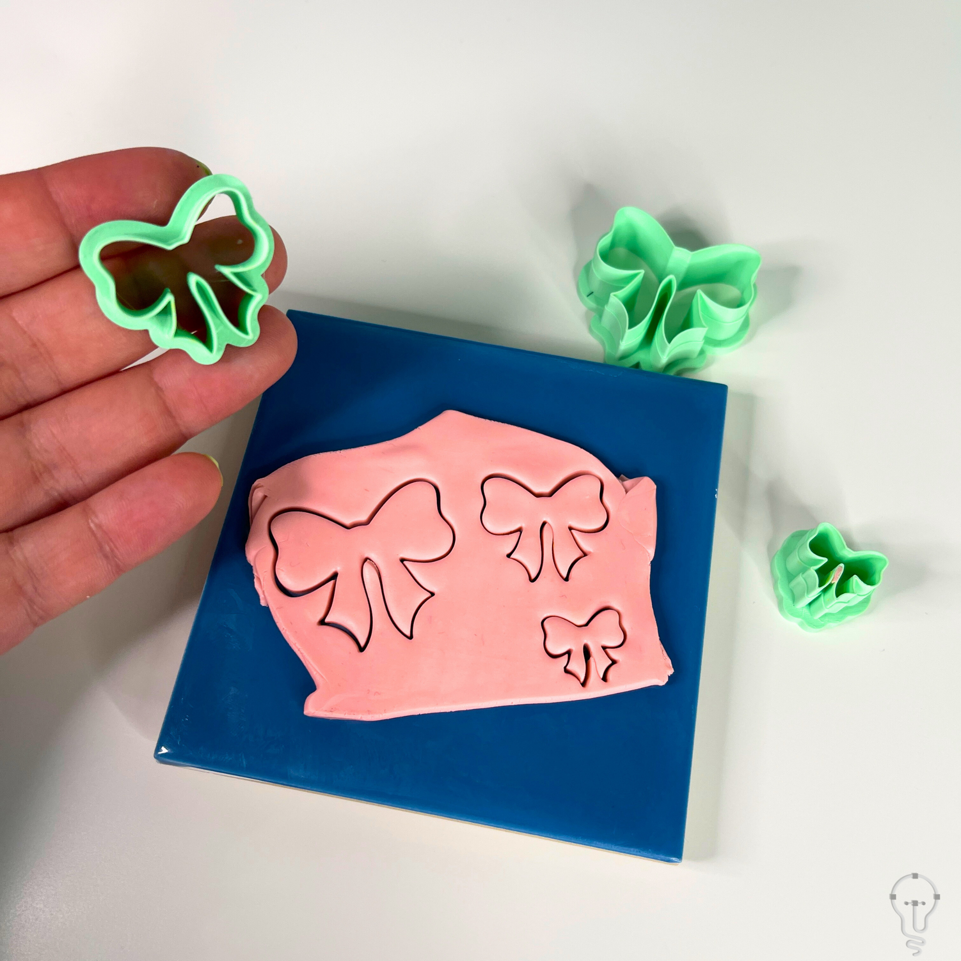 This is a 3D Print file for a Bow shaped cutter - perfect for all sorts of crafts like polymer clay, air dry clay, cookies, ceramics and more. Easy to print and use!