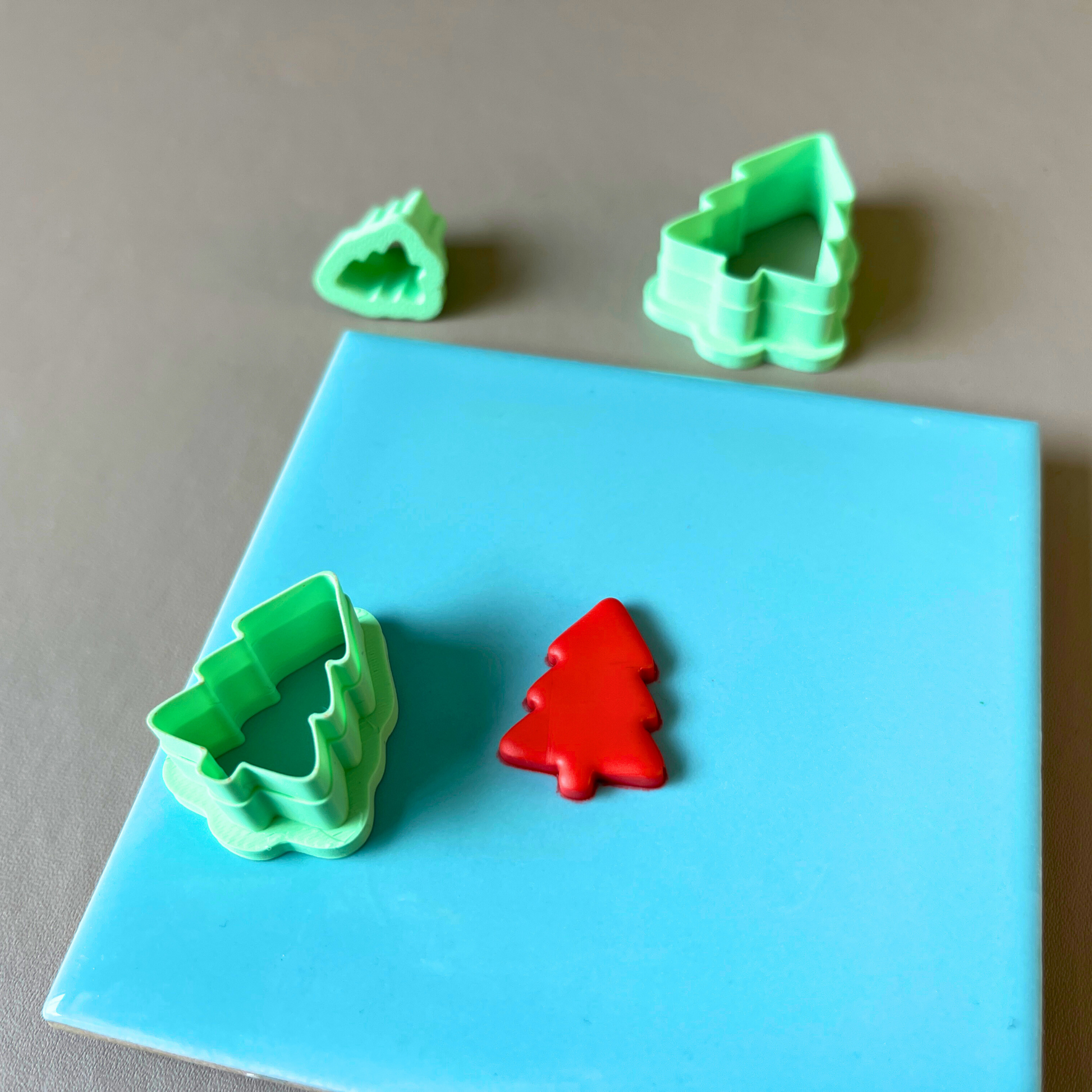 This is a 3D Print file for a Christmas Tree shaped cutter - perfect for all sorts of crafts like polymer clay, air dry clay, cookies, ceramics and more. Easy to print and use!