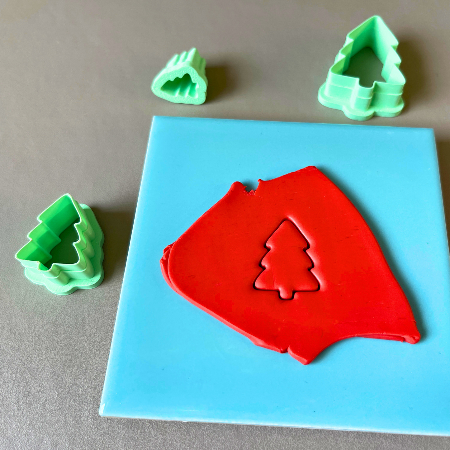 This is a 3D Print file for a Christmas Tree shaped cutter - perfect for all sorts of crafts like polymer clay, air dry clay, cookies, ceramics and more. Easy to print and use!