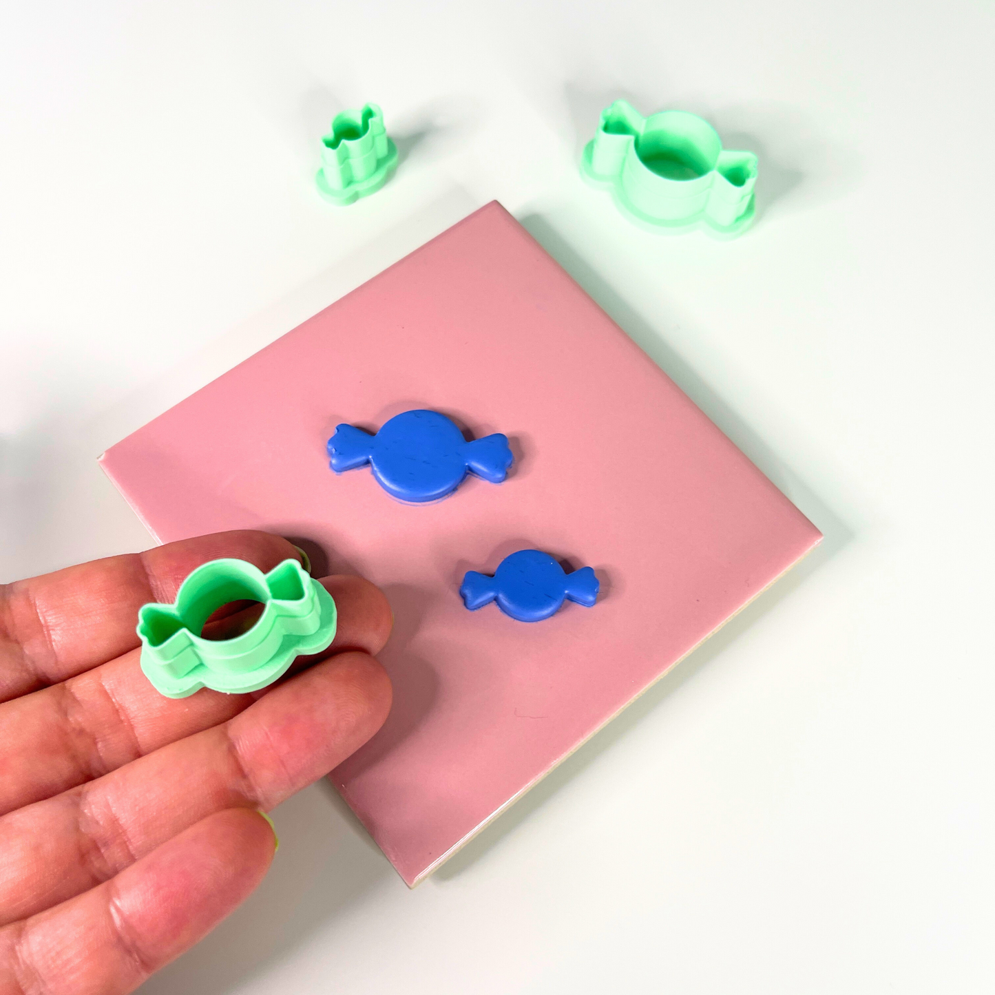 This is a 3D Print file for a Candy shaped cutter - perfect for all sorts of crafts like polymer clay, air dry clay, cookies, ceramics and more. Easy to print and use!