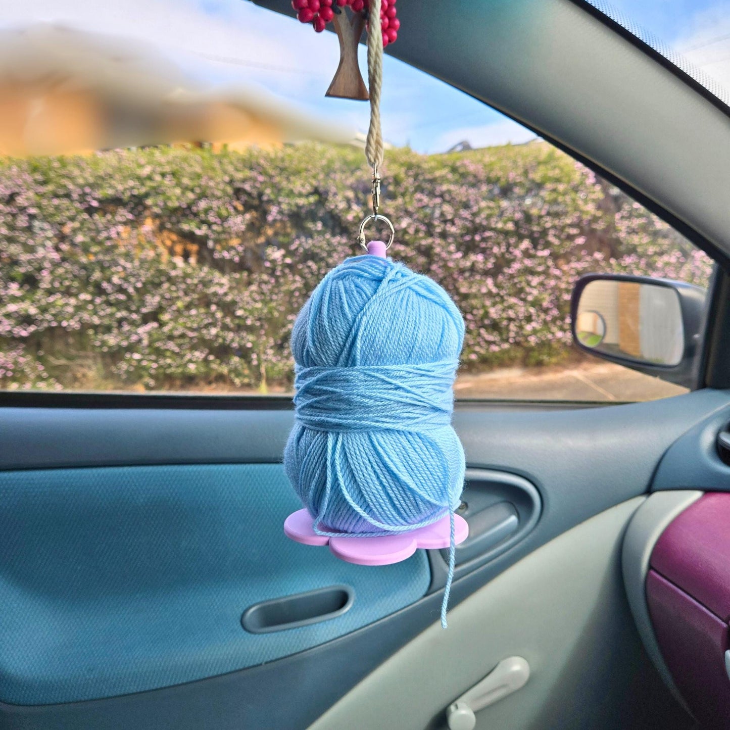 Rotating Yarn Hanger