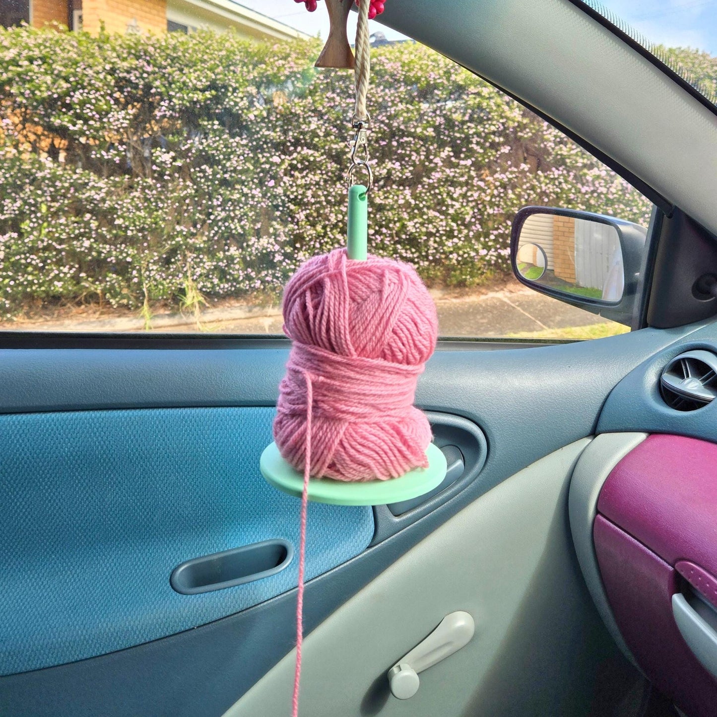 Rotating Yarn Hanger